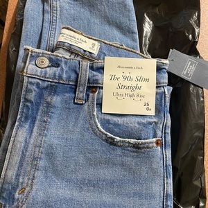 Abercrombie 90’s Slim Straight Jeans (Ultra High Rise)